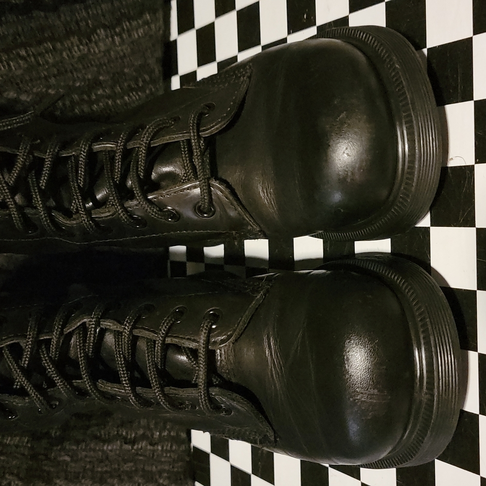 *SOLD* Made in England Dr. Martens Boots - Picture 3 of 12